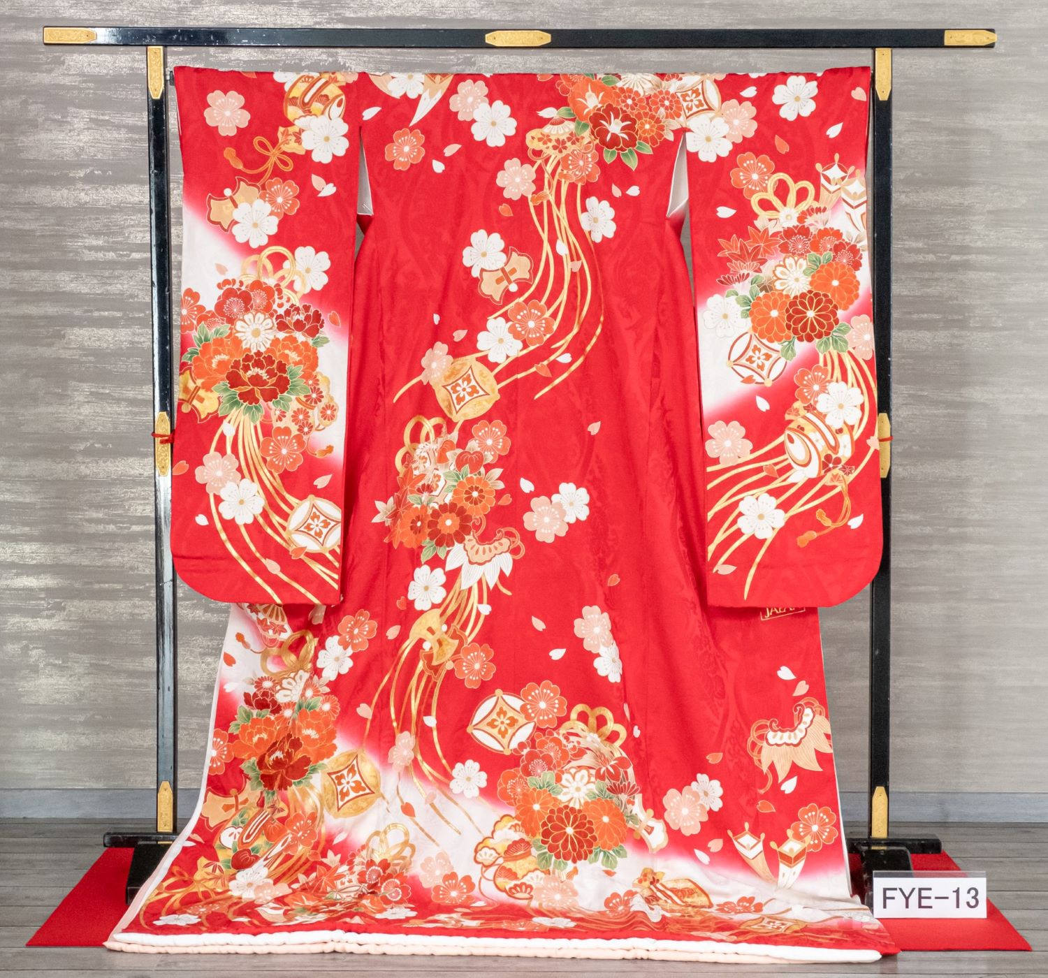 赤地　花くす玉