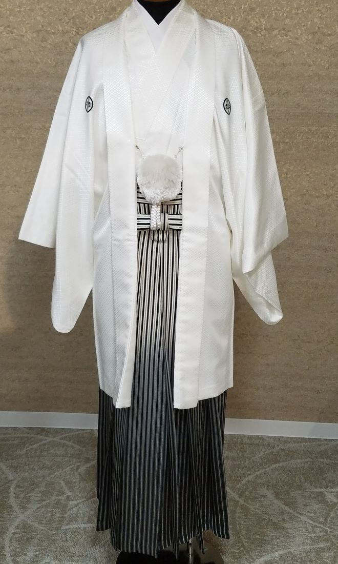 白紋服（菱形プリント黒）