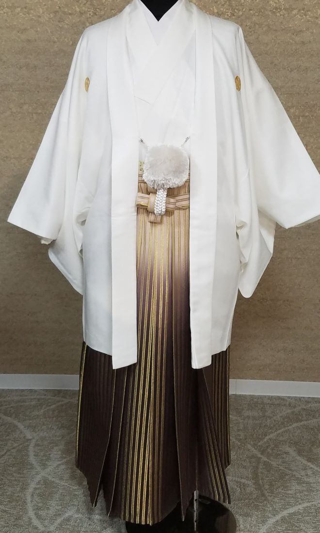 白紋服（金刺繍）