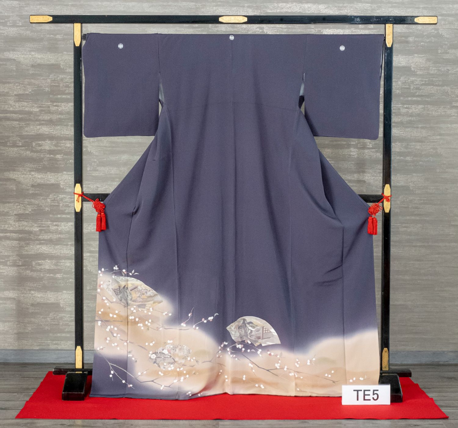 色留袖　大目宏文紺地紙