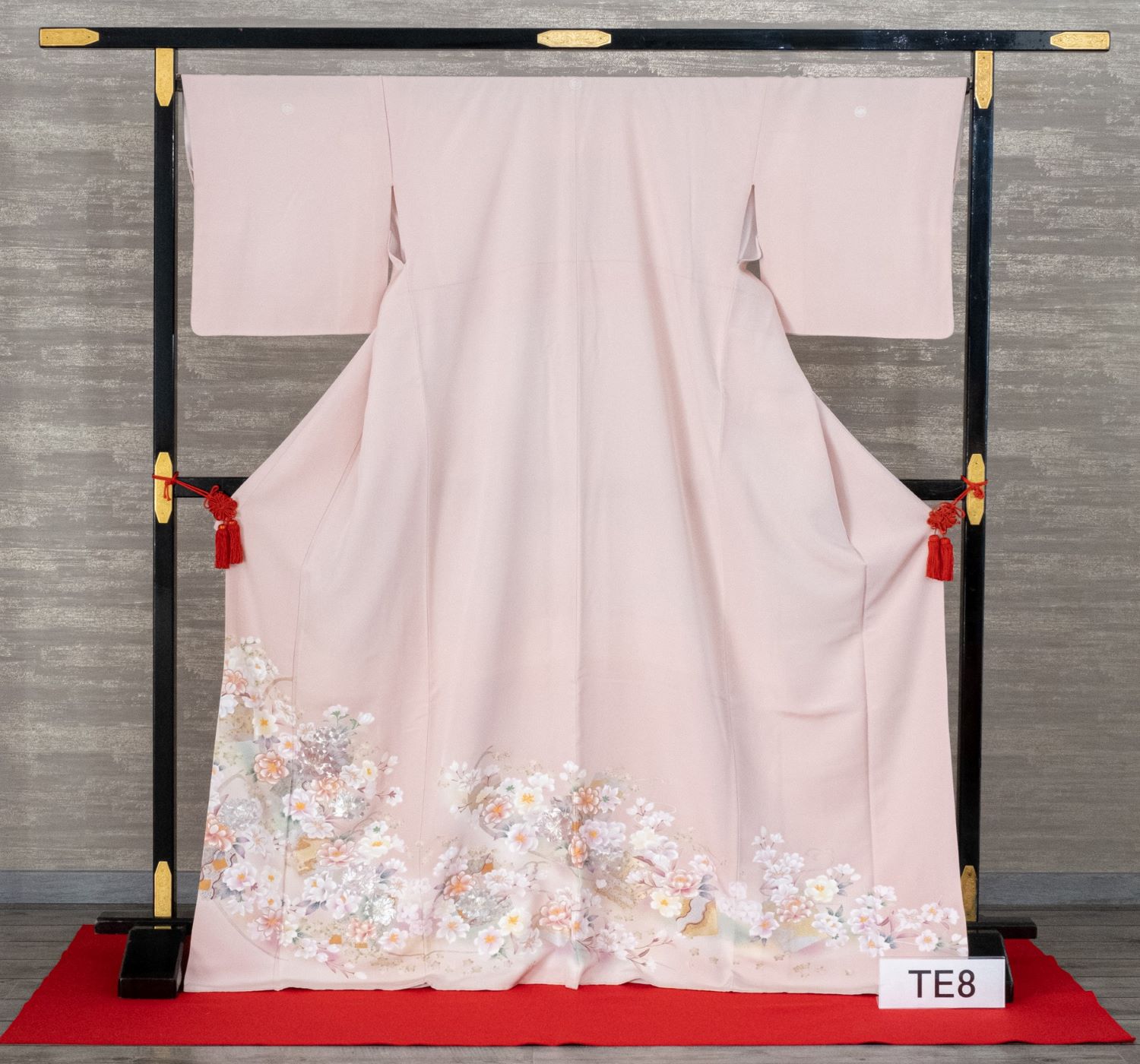 色留袖　ピンク　洋花金駒花